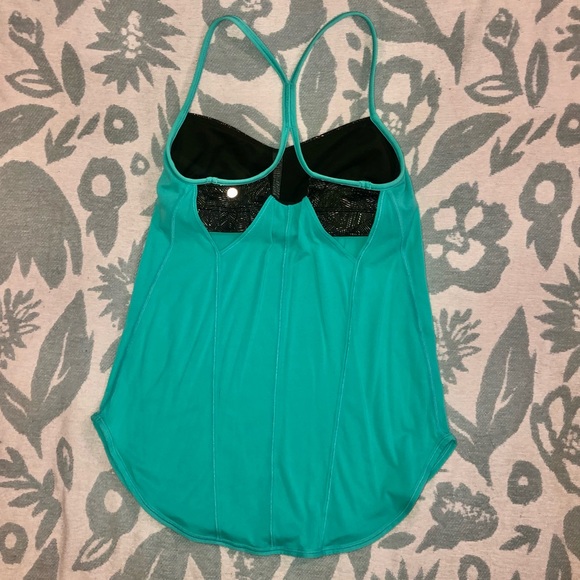 Lululemon Roll Out Tank with built in bra - Picture 4 of 16